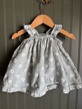 Quincy Mae Daisy Print Baby Sundress in Light blue/gray